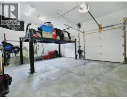 14 ROSS Avenue N - 35