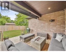 14 ROSS Avenue N - 37