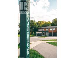 884 ROBERT FERRIE Drive - 37