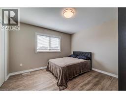 390 ARMSTRONG Street W - 26