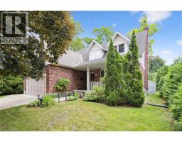 45 APPLEWOOD Crescent - 2