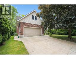 45 APPLEWOOD Crescent - 3