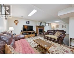 45 APPLEWOOD Crescent - 40