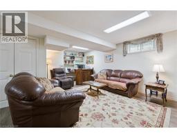 45 APPLEWOOD Crescent - 42