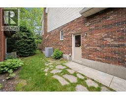 45 APPLEWOOD Crescent - 50