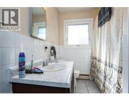 296 AHRENS Street W - 45