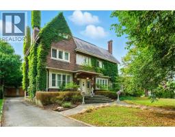 122 DUFFERIN Avenue - 1