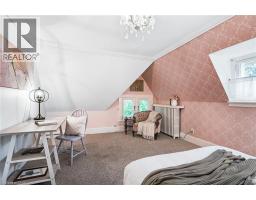 122 DUFFERIN Avenue - 32