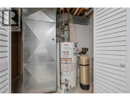 31 PARKLAND Crescent - 34
