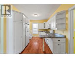 439 MAIN Street W - 16