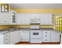 439 MAIN Street W - 17