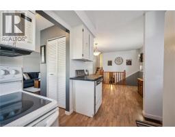 207 LAURENTIAN Drive - 12