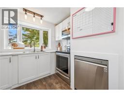 10 BROKEN OAK Crescent - 12