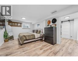 10 BROKEN OAK Crescent - 24