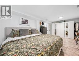 10 BROKEN OAK Crescent - 26