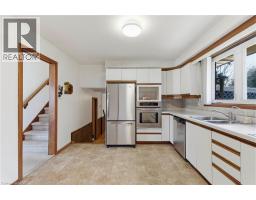 7 LICHTY Crescent - 9