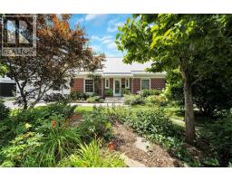 14 SIMCOE Boulevard - 48