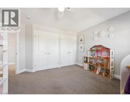 8 GRIFFITH Court - 33