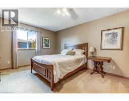 2 FALLS Crescent - 11