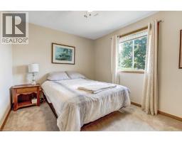 2 FALLS Crescent - 13