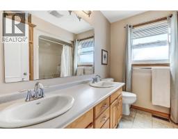 2 FALLS Crescent - 14