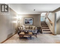 2 FALLS Crescent - 16