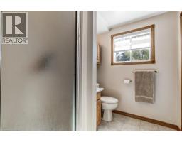 2 FALLS Crescent - 17