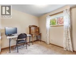 2 FALLS Crescent - 19