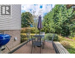 2 FALLS Crescent - 22