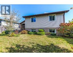 2 FALLS Crescent - 24