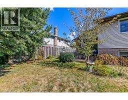 2 FALLS Crescent - 25