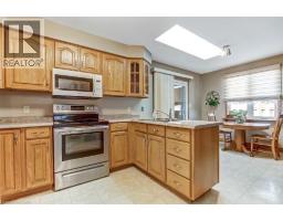 2 FALLS Crescent - 5