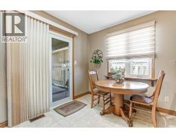 2 FALLS Crescent - 6