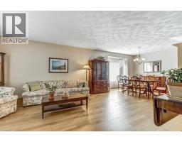 2 FALLS Crescent - 8