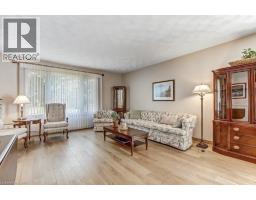 2 FALLS Crescent - 9