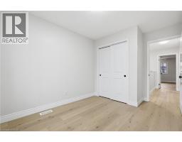 930 ZELLER Crescent - 23