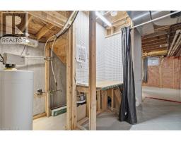 930 ZELLER Crescent - 27