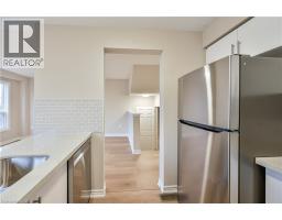 8 LIVINGSTONE Crescent - 12