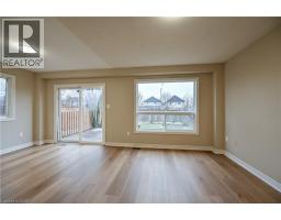 8 LIVINGSTONE Crescent - 14