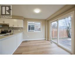 8 LIVINGSTONE Crescent - 16