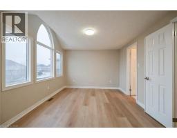 8 LIVINGSTONE Crescent - 24