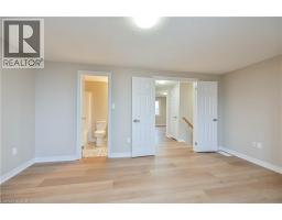 8 LIVINGSTONE Crescent - 26