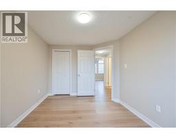 8 LIVINGSTONE Crescent - 30