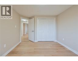 8 LIVINGSTONE Crescent - 31