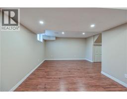 8 LIVINGSTONE Crescent - 38