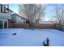 8 LIVINGSTONE Crescent - 43