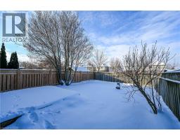 8 LIVINGSTONE Crescent - 44