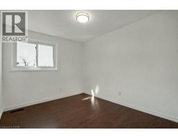 25 UPPER CANADA Drive UnitNo. 17 - 17