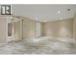 25 UPPER CANADA Drive UnitNo. 17 - 24