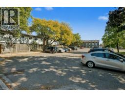 25 UPPER CANADA Drive UnitNo. 17 - 31